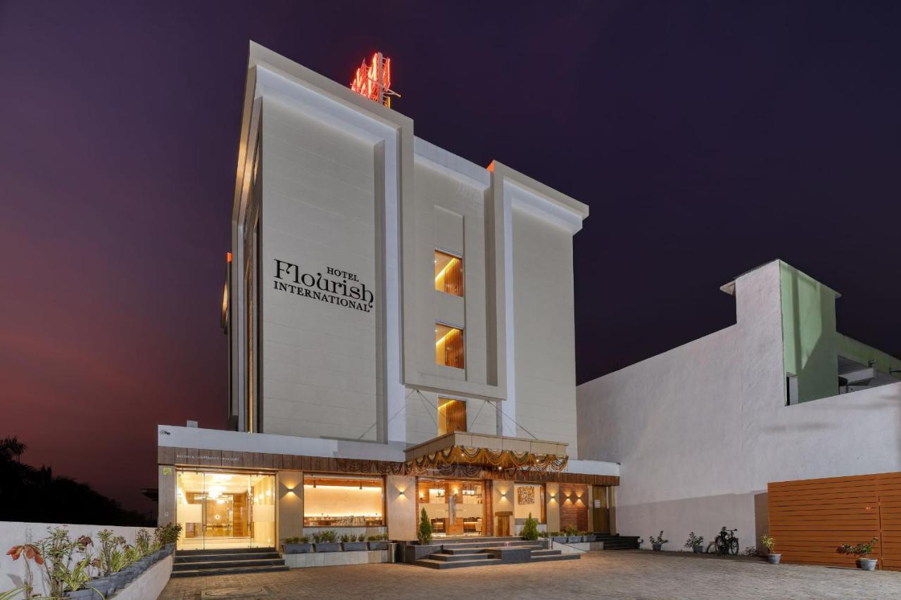Hotel Flourish International Αχμπανταμπάντ Εξωτερικό φωτογραφία