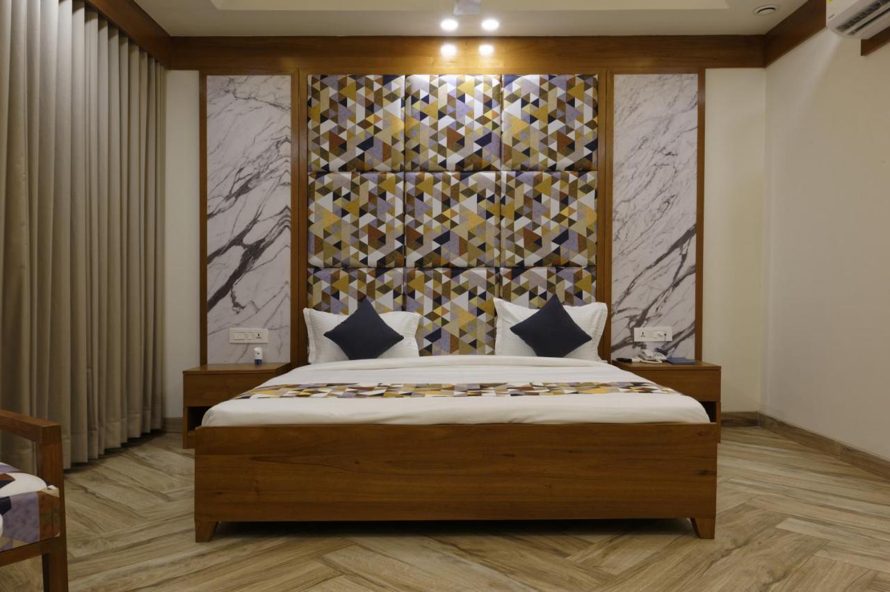 Hotel Flourish International Αχμπανταμπάντ Εξωτερικό φωτογραφία